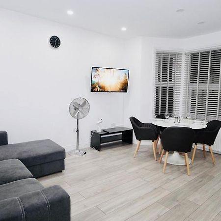 E2M Stays Lovely Apt Close To Ilford Station With Free Parking Exterior photo